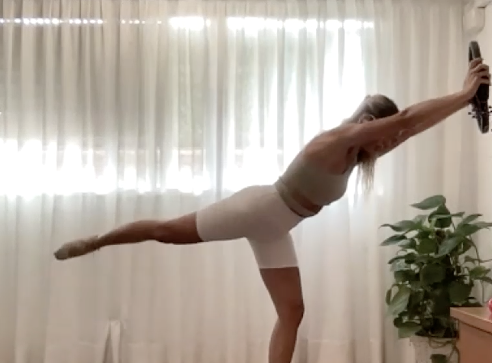 Barre Upper Body Killer- Brazos y core 30 mins (Directo 11/09/23)