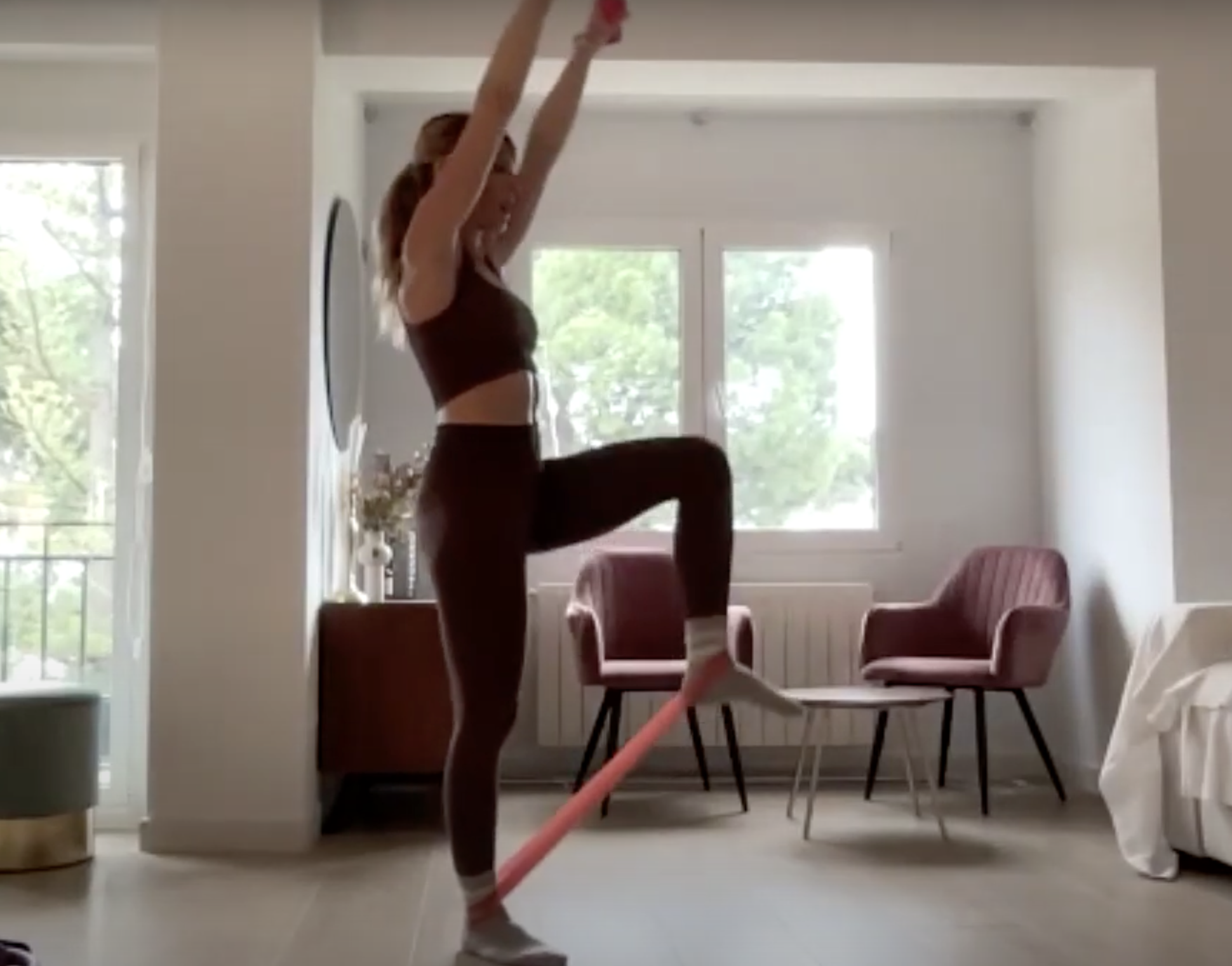 BARRE TOTAL TONE 50´Con bandas, anillo y discos- 50 mins (Clase grabada en directo)