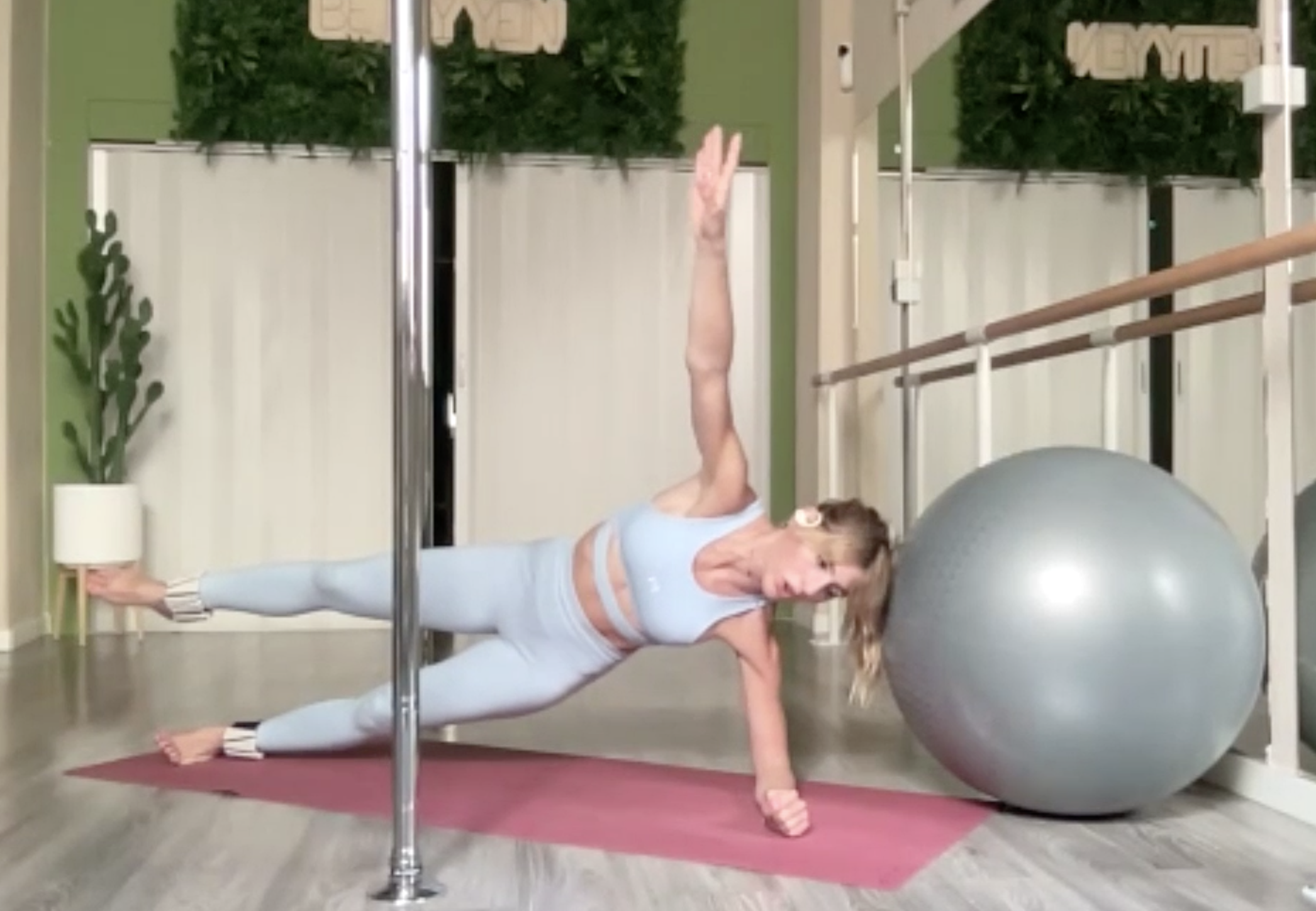 HIIT+CORE ABS ON FIRE con circuito inicial de 18´ de ABS guiado